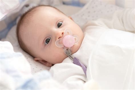 Bebeklerde emzik kullanımı zararlımı